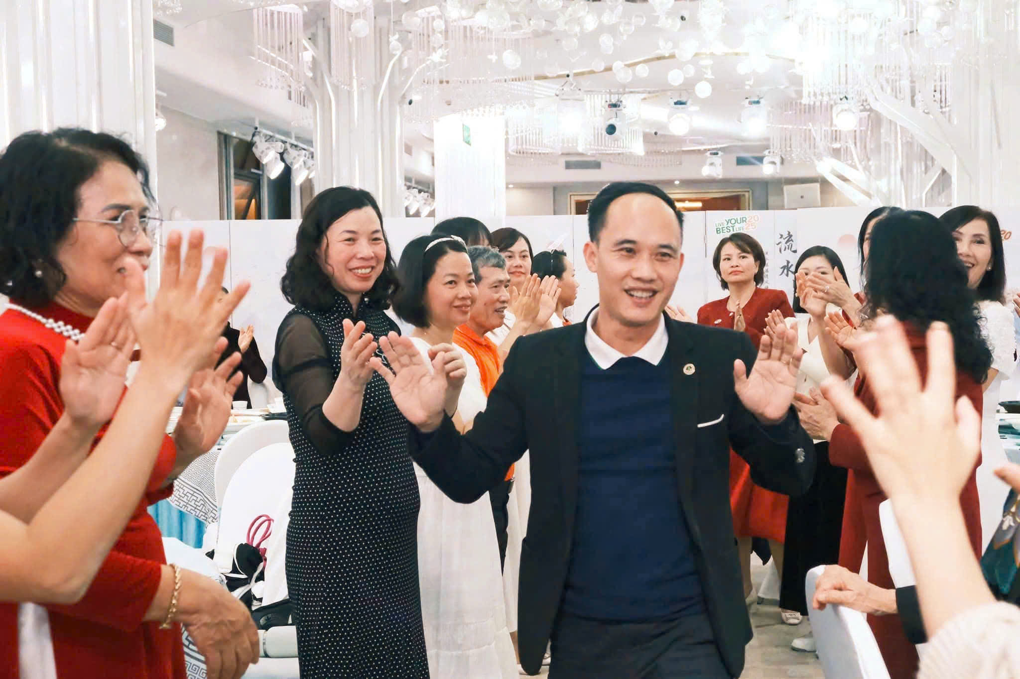 Đào Văn Xuân — Founder PRELA, được học viên đón chào tại sự kiện Live Your Best Life 2025